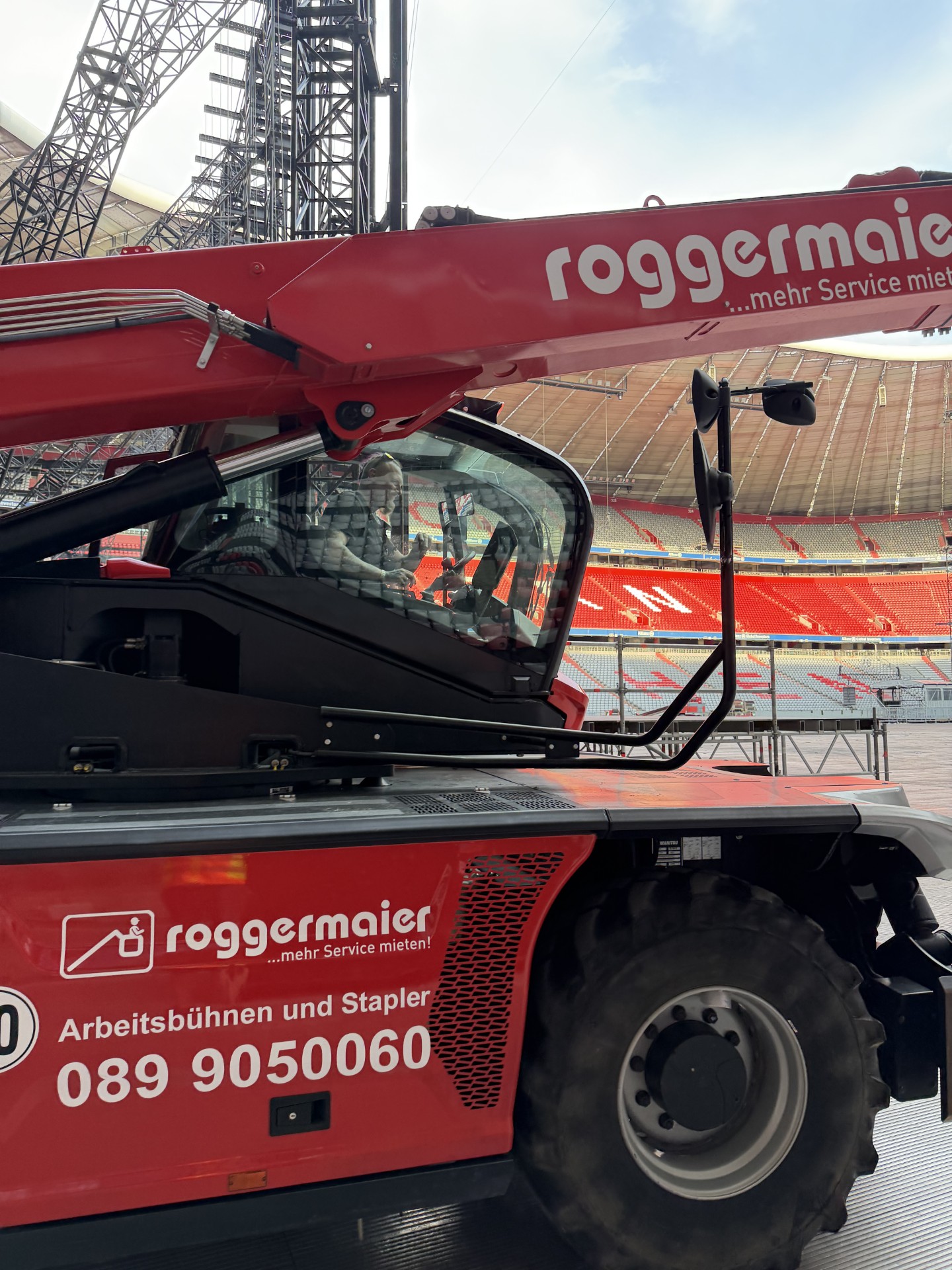Teleskopfahrer der livedepartment crew support GmbH im Einsatz